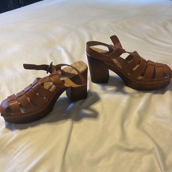 Shoes - Picture 4 of 4